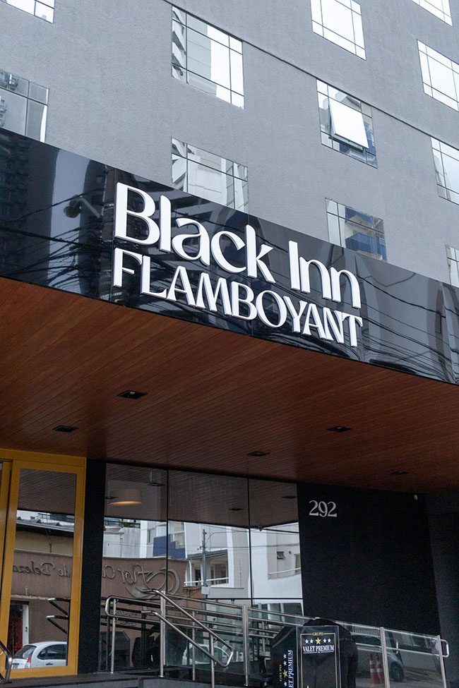 Black Inn Flamboyant